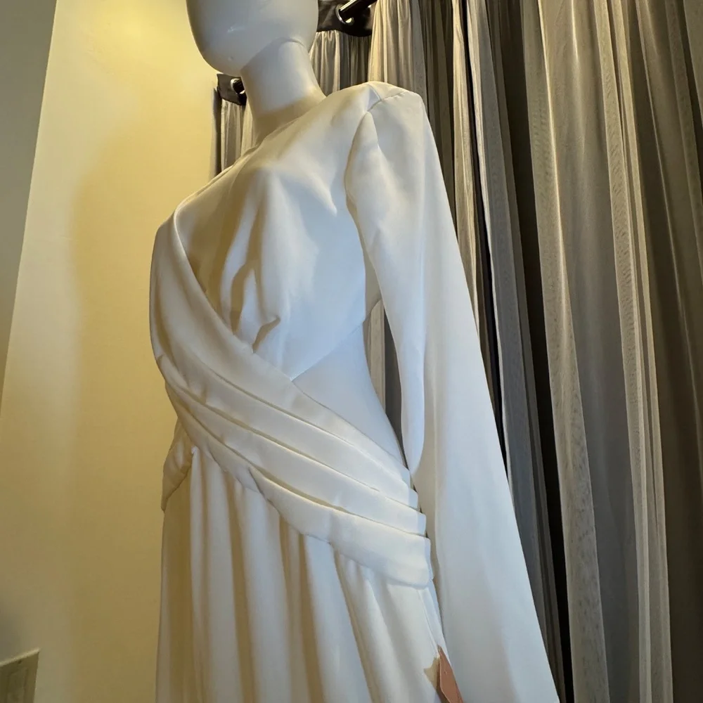 Tadashi Shoji Payton Gown Cutout Wedding Dress Crepe NWT size 12 - Picture 3 of 9
